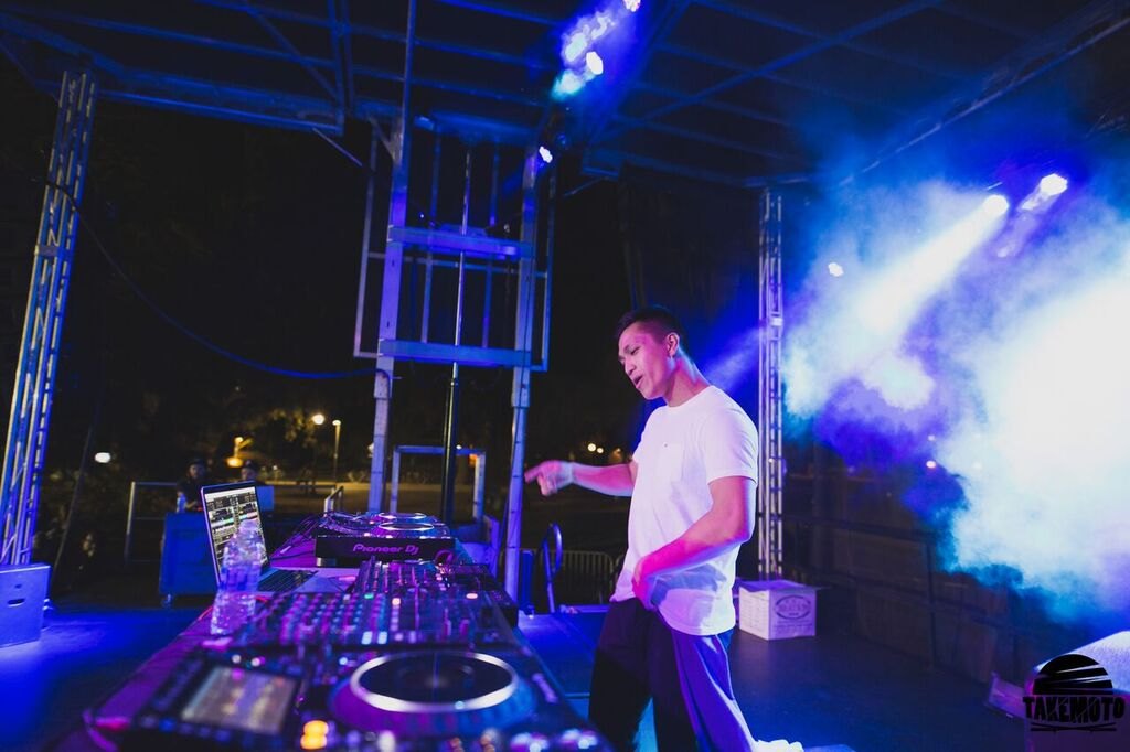 SAYMØRE performing on a lit stage